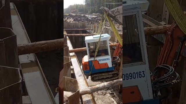 Спуск в котлован, работа в стесненных условиях.