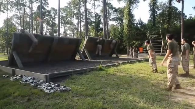 девушки в армии смотреть онлайн