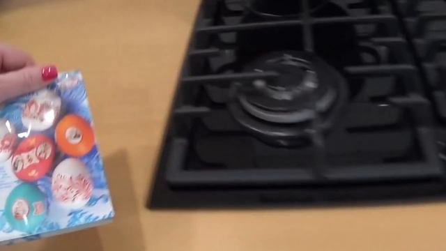 СЛОМАЛСЯ ТЕЛЕФОН\ГОТОВИМСЯ К ПАСХЕ\КРАСИМ ЯЙЦА\ПОДАРОК ДЛЯ МИТИ\МУЖ САЖАЕТ ЦВЕТЫ\С ПРАЗДНИКОМ ПАСХИ смотреть онлайн