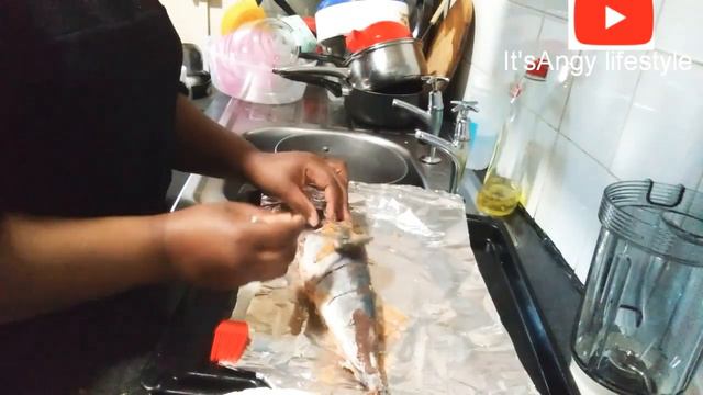 Mapishi ya samaki(samaki choma)/It's ItsAngy lifestyle смотреть онлайн