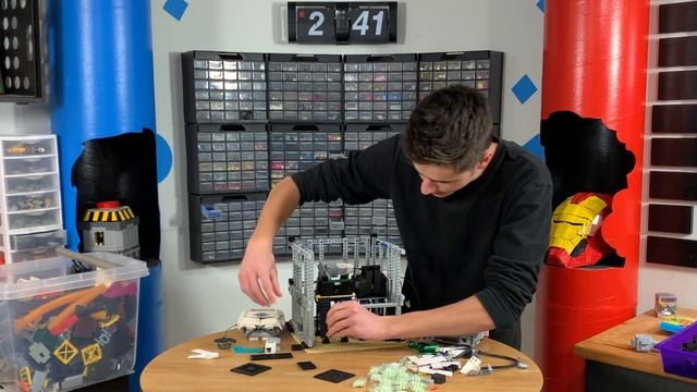 My LEGO Robot asks People Trivia Questions смотреть онлайн