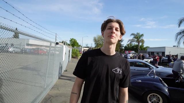 SUPERCAR owners react to my BIG RED BOOTS смотреть онлайн