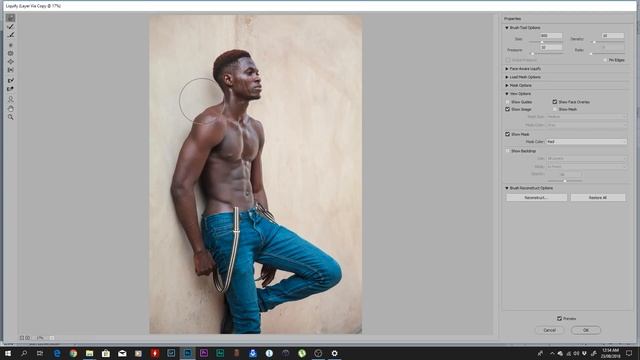 Make Guys more Muscular and Fit in Photoshop (Using Liquify!) смотреть онлайн