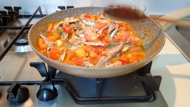 FANTASTICI SPAGHETTI POMODORINI E ALICI e son tutti felici ? PRANZO GOLOSO PRONTO IN 10 MINUTI смотреть онлайн