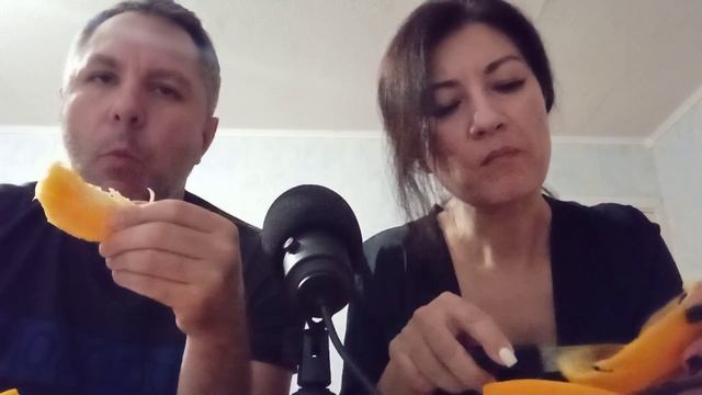 ASMR ИТИНГ. КУШАЮ АПЕЛЬСИНЫ СО СВОЕЙ ДЕВУШКОЙ смотреть онлайн