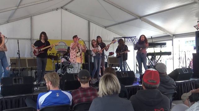 Fat Bottomed Girls Cover смотреть онлайн