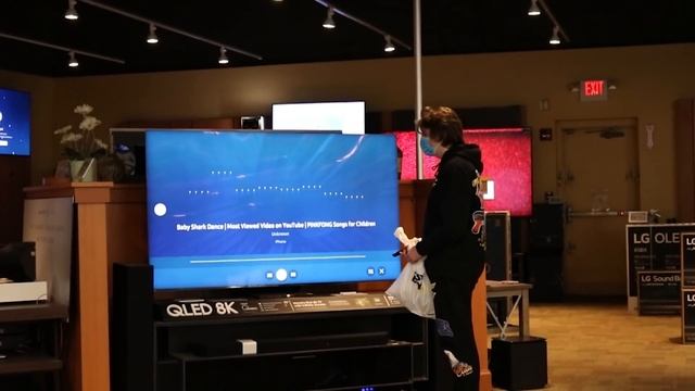 Pranking at the Mall and Golfing with Eggs! смотреть онлайн