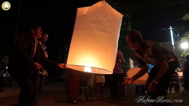 Лой Кратхонг. Фестиваль водных огней. Loy Krathong Festival. Chiang Mai.14 смотреть онлайн