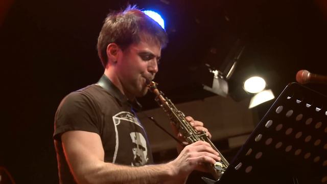 Alex Terrier cuban project performs 'Camina tu' by Felipe Cabrera смотреть онлайн