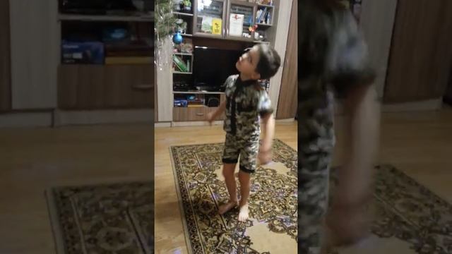 СУПЕР ТАНЕЦ ОТ КИРЮХИ!!! ФАИНА НА-НА смотреть онлайн