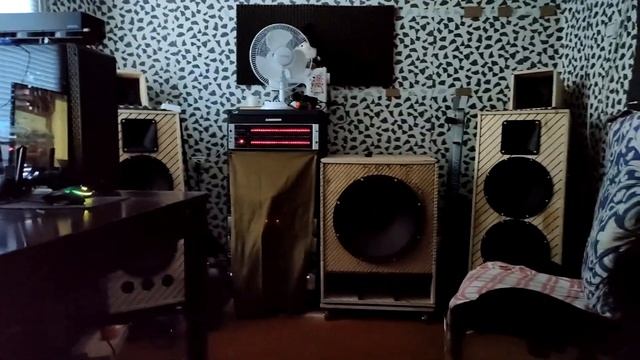 Про Eighteen Sound 18W2001/8, эквалайзер и проц DBX смотреть онлайн