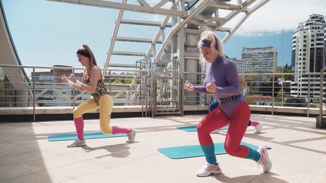 АЭРОБИКА 80-х и РОЗЫГРЫШ | Танцевальная тренировка в ретро стиле | Mote Fitness смотреть онлайн