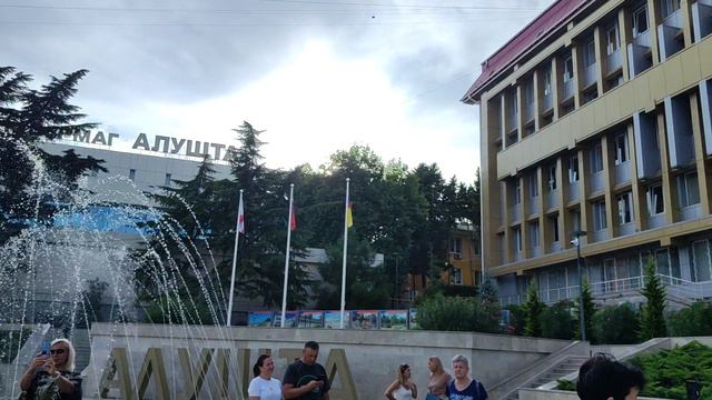 Прекрасная атмосфера в Алуште. Показываю мой родной любимый город смотреть онлайн