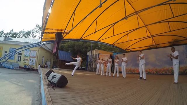 Выступление Mundo Capoeira Novosibirsk в центральном парке 30/08/15 смотреть онлайн