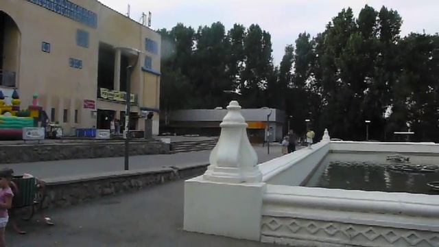 В Алма Ате, у кинотеатра Байконур... смотреть онлайн