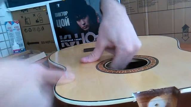 Ремонт гитары. Как приклеить рипку не вскрывая деку гитары?? смотреть онлайн