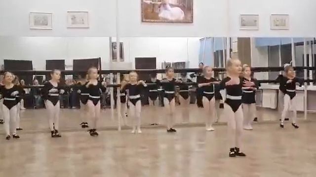 Студия "Круговых" смотреть онлайн