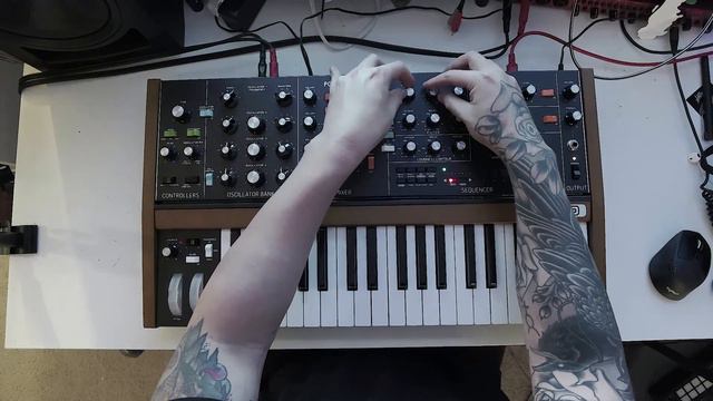 PLAYING DARK SYNTH MELODIES ON BEHRINGER POLY D: SYNTH JAM смотреть онлайн