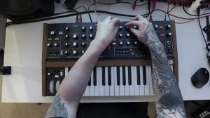 PLAYING DARK SYNTH MELODIES ON BEHRINGER POLY D: SYNTH JAM