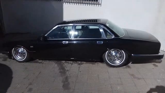 Jaguar xj slammed lowered vill_fontana daimler custom tuning air ride смотреть онлайн