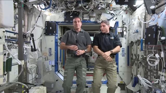 Station astronauts talk long distance with Texas students смотреть онлайн