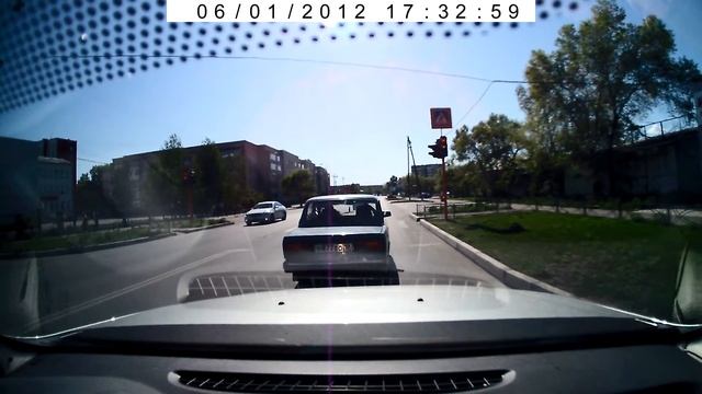 Красный свет на переходе.Абакан.01.06.2012 смотреть онлайн