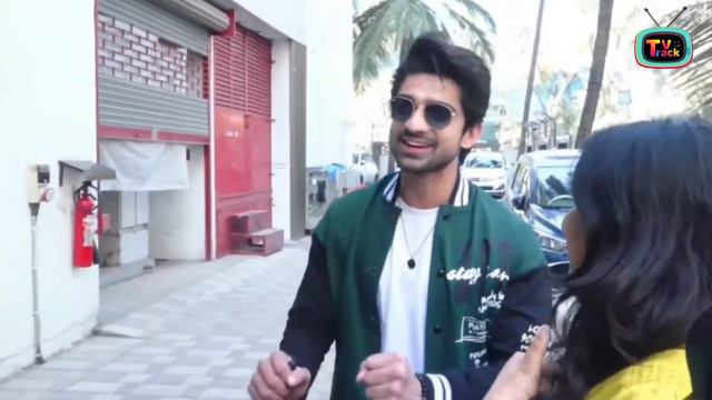 Abhishek Kumar Overcomes His Claustrophobia Uses Lift ! смотреть онлайн