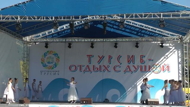 "Весенний вальс"- хореографический ансамбль "Жемчужина Алтая" (рук. Оксана Ломова) смотреть онлайн
