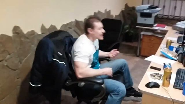 Когда слышишь голос кумира! смотреть онлайн