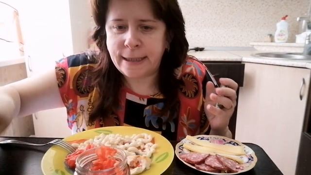 МУКБАНГ✴️Жру макароны и НЕ ТОЛЬКО/СЛАБОНЕРВНЫМ НЕ СМОТРЕТЬ. #емнакамеру #любашиныбудни