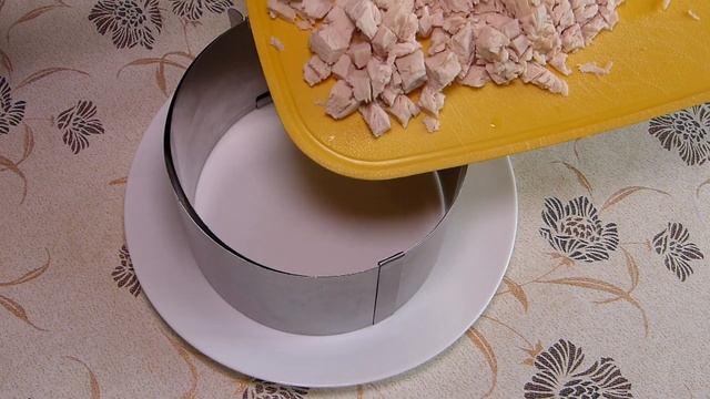 СЪЕДАЕТСЯ В ПЕРВУЮ ОЧЕРЕДЬ! Шикарный Вкусный Слоеный Салат Увертюра смотреть онлайн