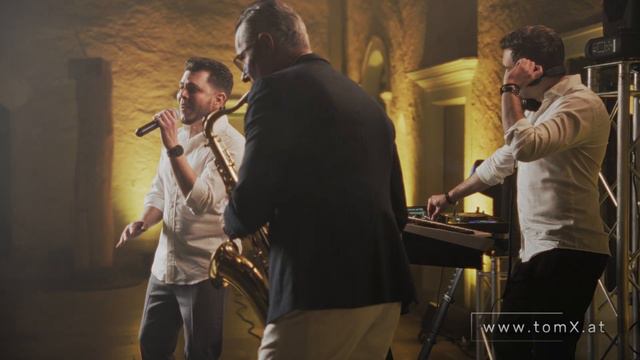 Hoola Hoop from Omi - Saxophonist tomX vs Gregor Huber and Michael Reynaldo (Licensed by Tency) смотреть онлайн