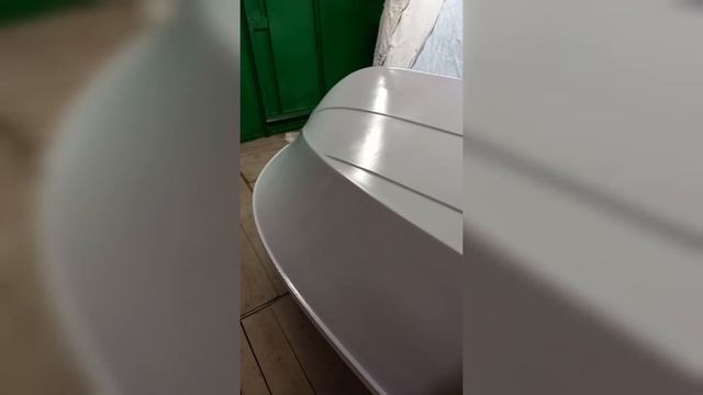Покраска пластиковой лодки (начало).