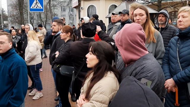 Києво-Печерська Святоуспенська Лавра. Київ...Біля входу до нижніх печер. 2 квітня 2023р... смотреть онлайн