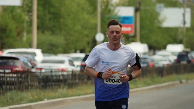 Команда Быстринского ГОКа приняла участие во всероссийском полумарафоне Забег.РФ смотреть онлайн