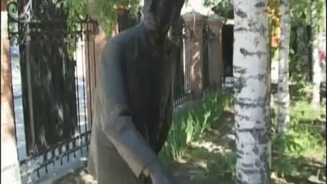 В Пензе перенесли известный памятник Всеволоду Мейерхольду