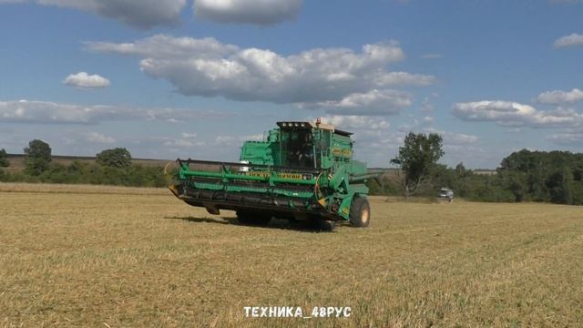 Просто комбайны ДОН-1500Б молотят ячмень. Просто ухоженными кузнечиками управляют профессионалы смотреть онлайн
