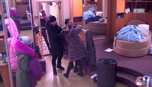 Дом-2: Взяла мои вещи и отнесла на место!