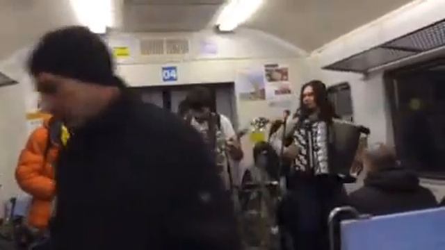 Музыканты в электричке смотреть онлайн
