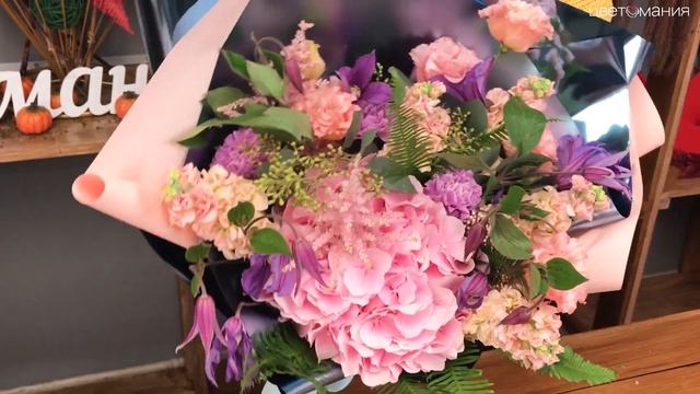 Букет с гортензией, клематисом и эустомой "Туманное утро" смотреть онлайн