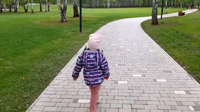 Измеряем уровень сахара на прогулке.Кормим белочек. На даче шашлычок. смотреть онлайн