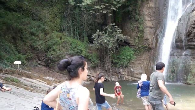 ბოტანიკური ბაღის ჩანჩქერი Водопад в Ботаническом саду Тбилиси смотреть онлайн