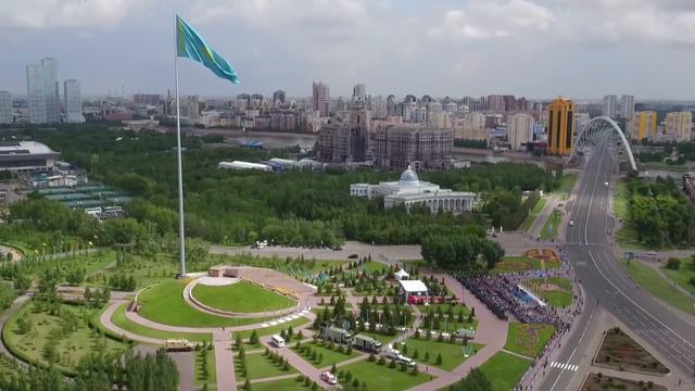 Назарбаев дал официальный старт праздничным мероприятиям в честь Дня столицы смотреть онлайн