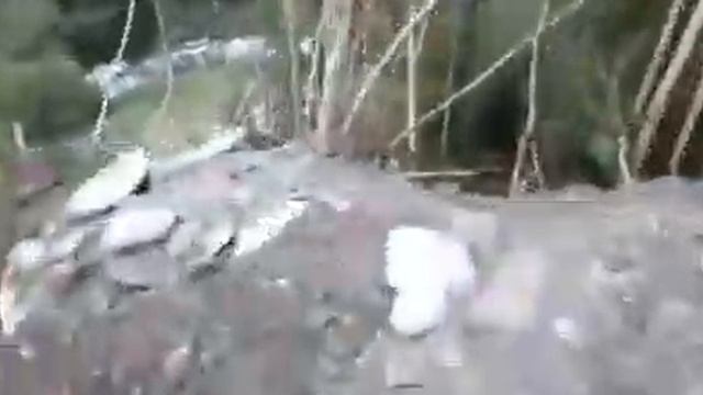 Volqueta Se Rueda Y Cae Al Rio
