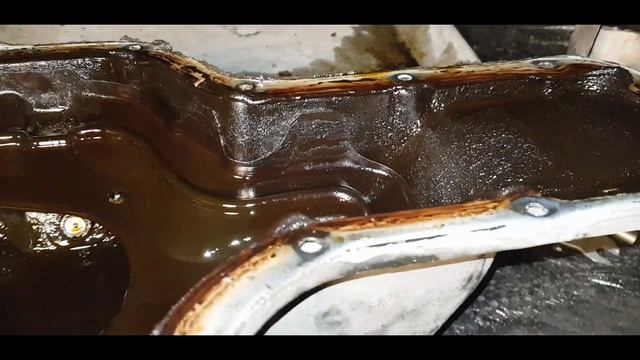 Снятие поддона двигателя и промывка маслоприемника смотреть онлайн