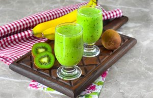 КАК ПРИГОТОВИТЬ СМУЗИ С КИВИ И БАНАНОМ