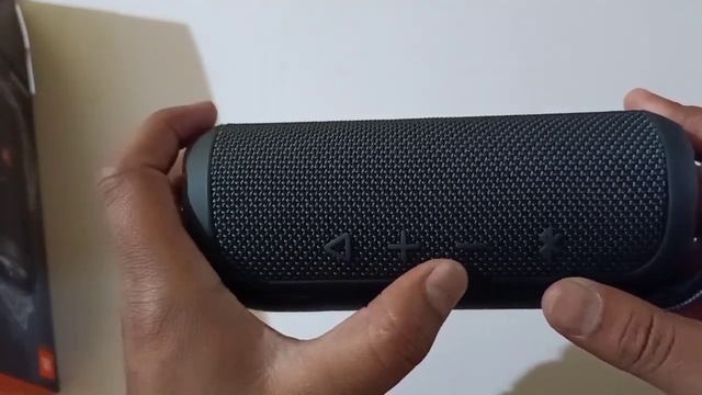 JBL Flip Essential Stealth Waterproof Portable Bluetooth Speaker with Rich Deep Bass смотреть онлайн