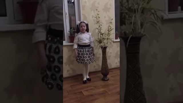 Страна читающая — Ясмина Омарова читает произведение «Стрекоза и Муравей» И. А. Крылова смотреть онлайн