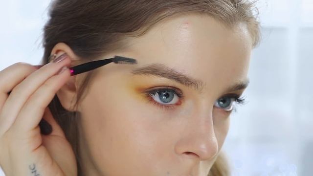 Яркий весенний макияж Белль из фильма 