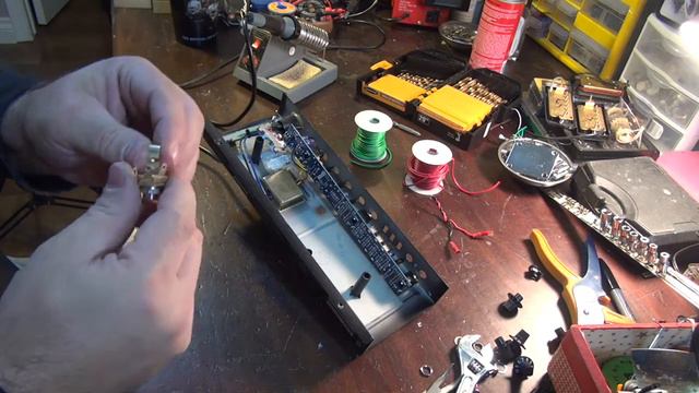 How To Add An External Speaker Jack To a Combo Amp смотреть онлайн
